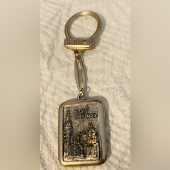 Vintage Souvenir Keychain from the Toledo Cathedral in Toledo, Spain - Picture 3 of 7